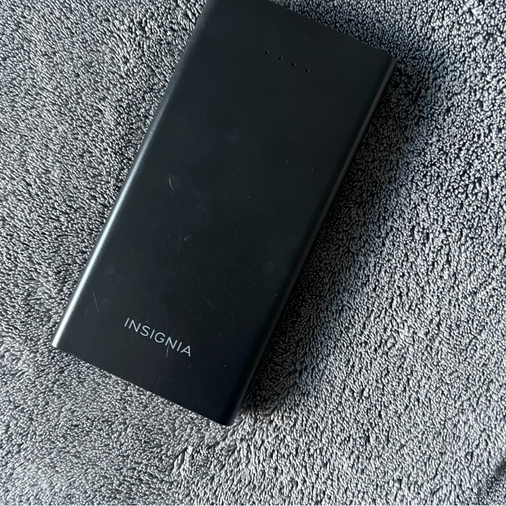 🔥Insignia Black Portable Charger